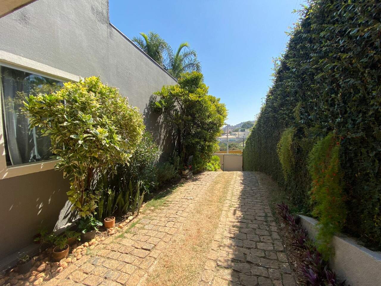 Casa comercial para aluguel no Estoril: 