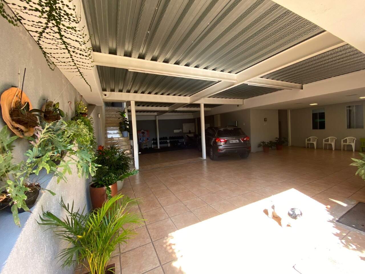 Casa comercial para aluguel no Estoril: 