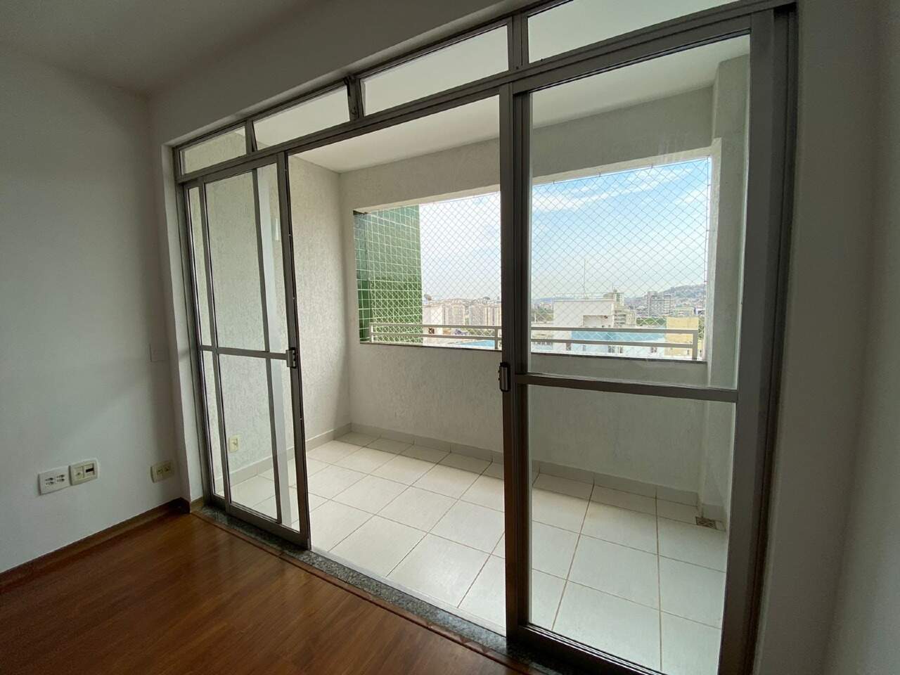 Apartamento para aluguel no Estoril: 