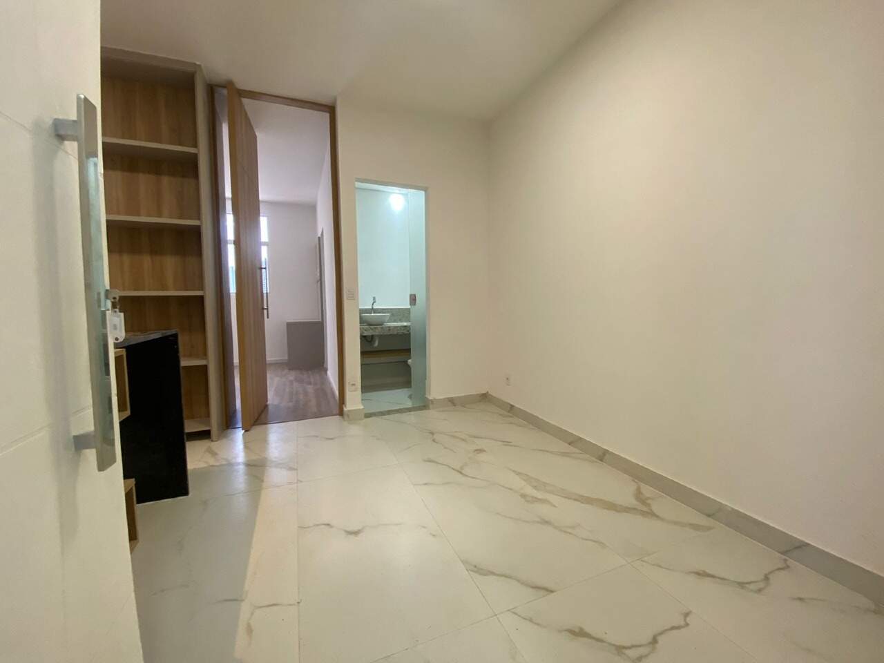 Flat para aluguel no Estoril: 