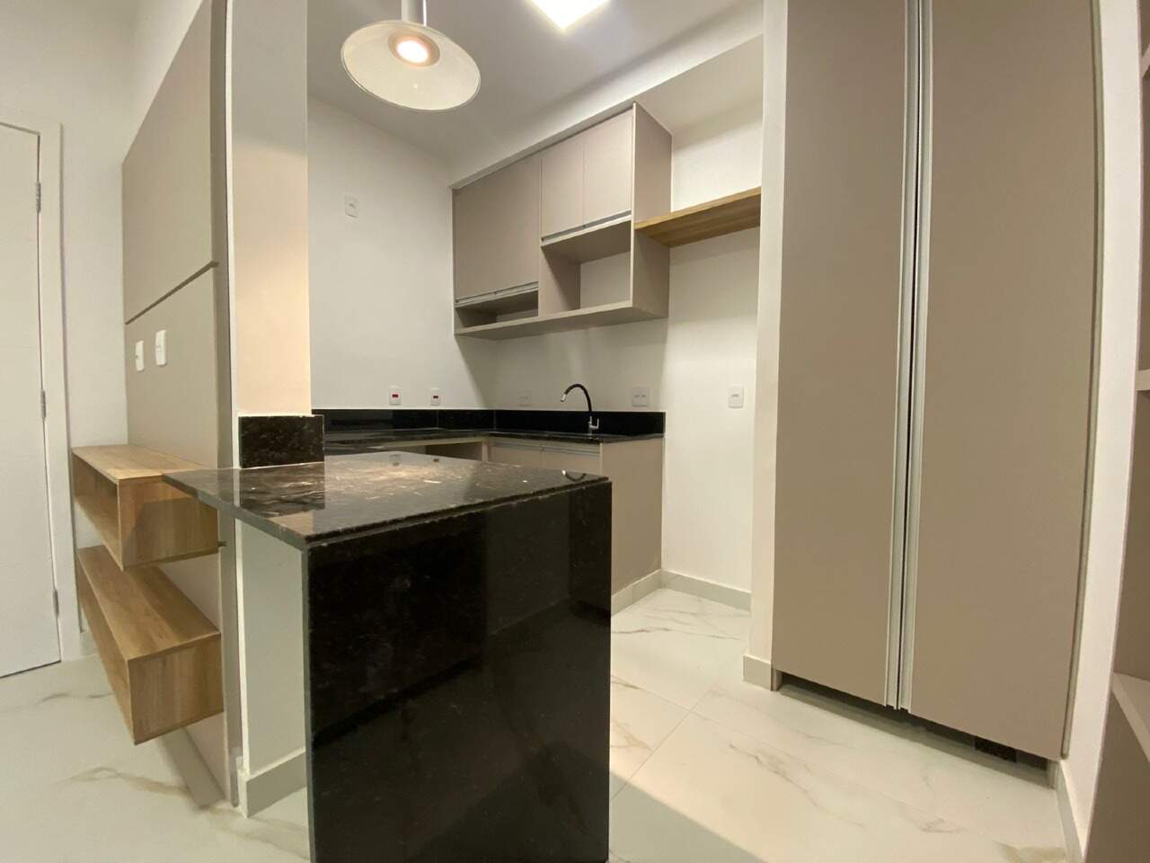 Flat para aluguel no Estoril: 