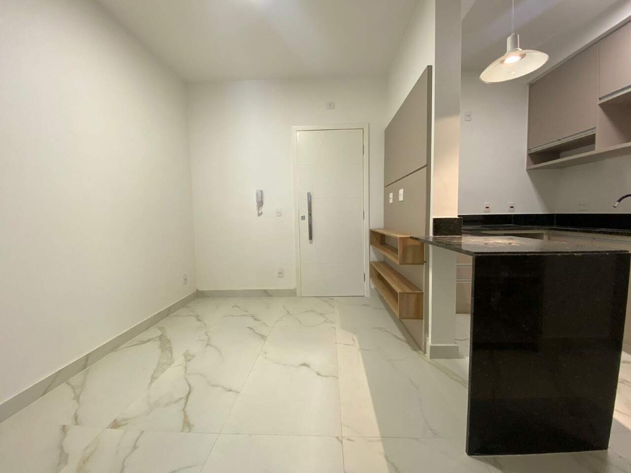 Flat para aluguel no Estoril: 