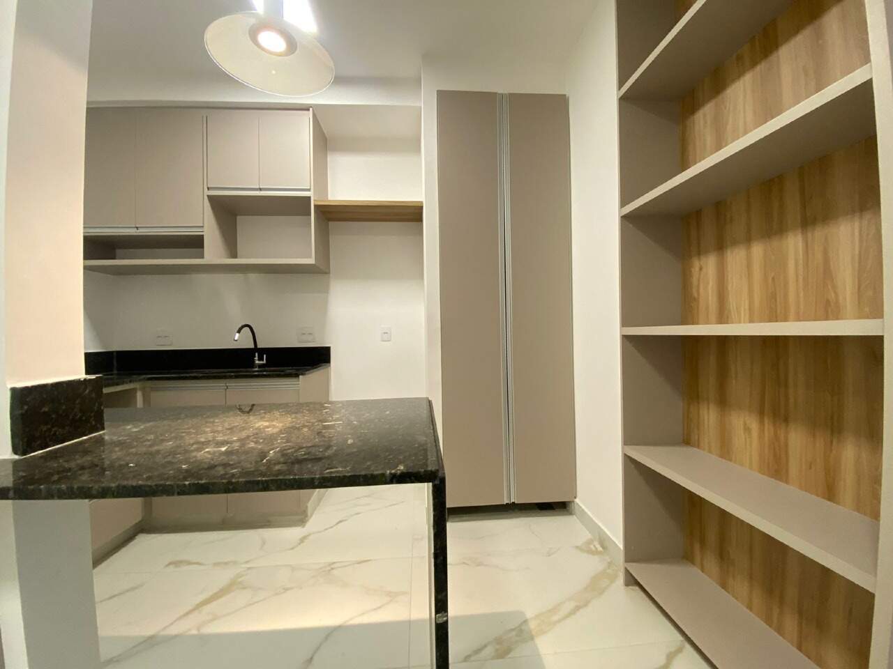 Flat para aluguel no Estoril: 