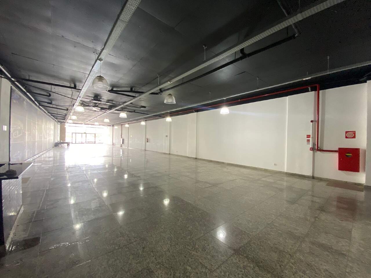 Loja para aluguel no Estoril: 