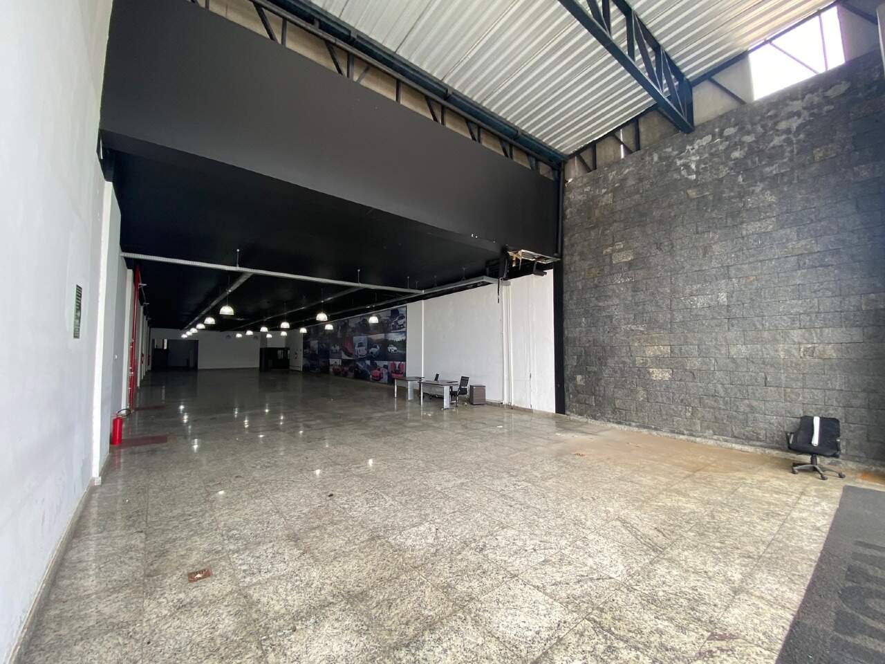 Loja para aluguel no Estoril: 