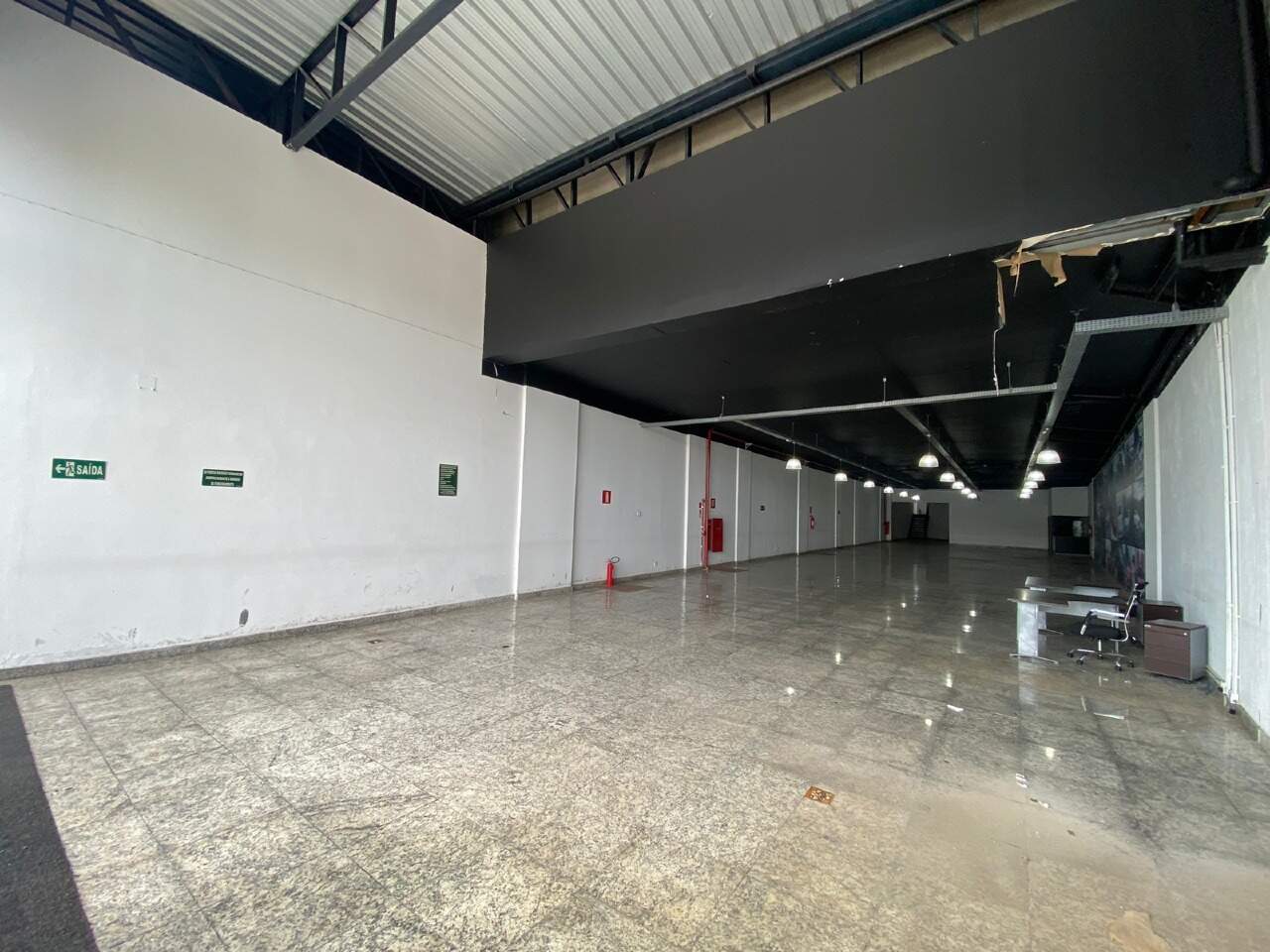 Loja para aluguel no Estoril: 