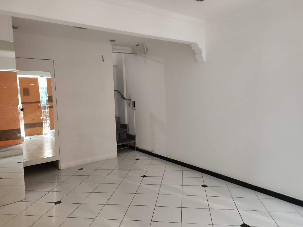 Loja para aluguel no Estoril: 