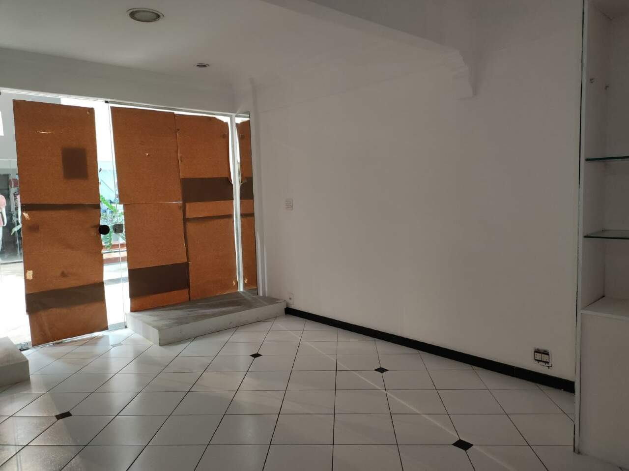 Loja para aluguel no Estoril: 