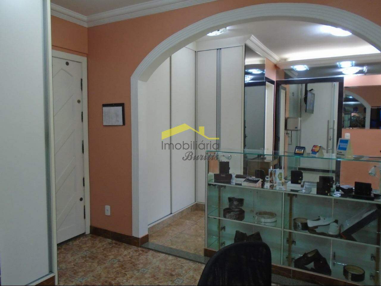 Sala à venda no Santa Lúcia: 