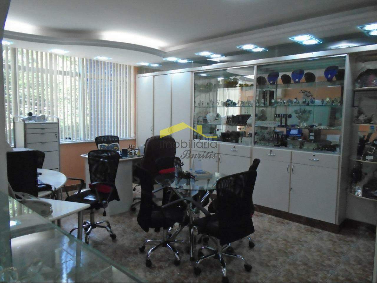 Sala à venda no Santa Lúcia: 