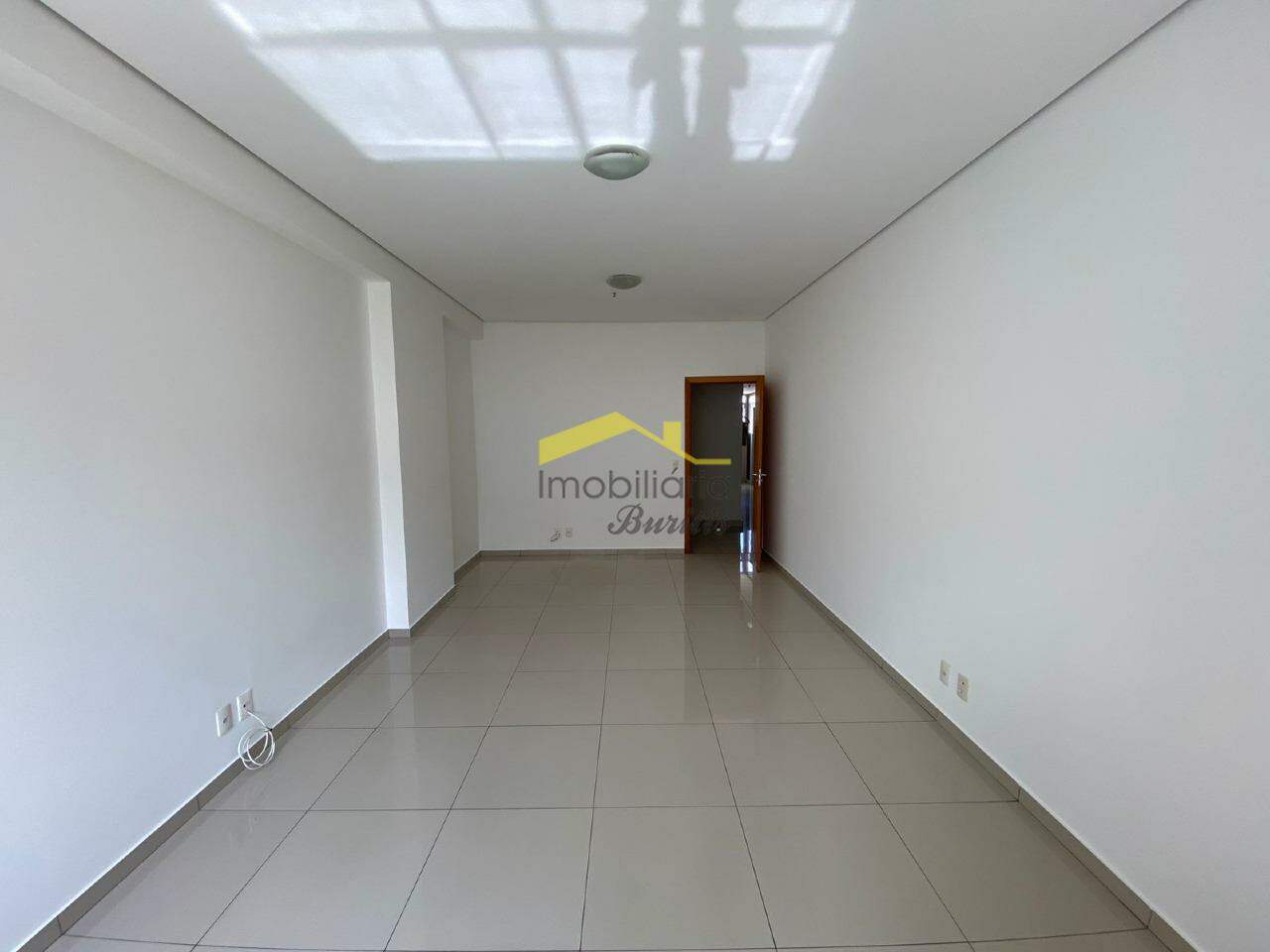 Sala para aluguel no Estoril: 