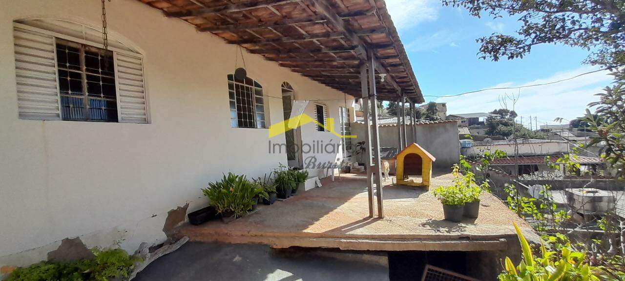 Casa à venda no Palmeiras: 