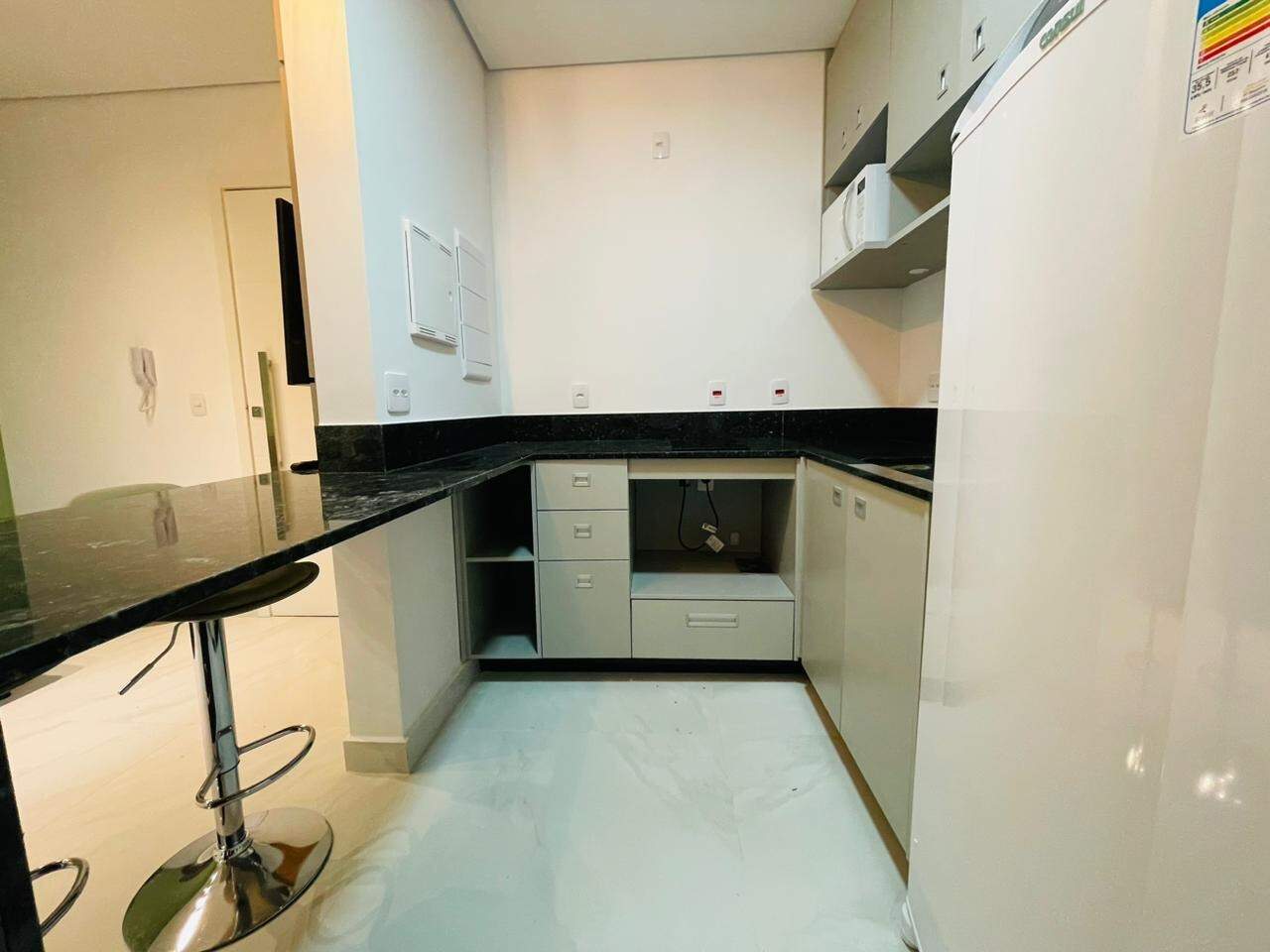 Flat para aluguel no Estoril: 