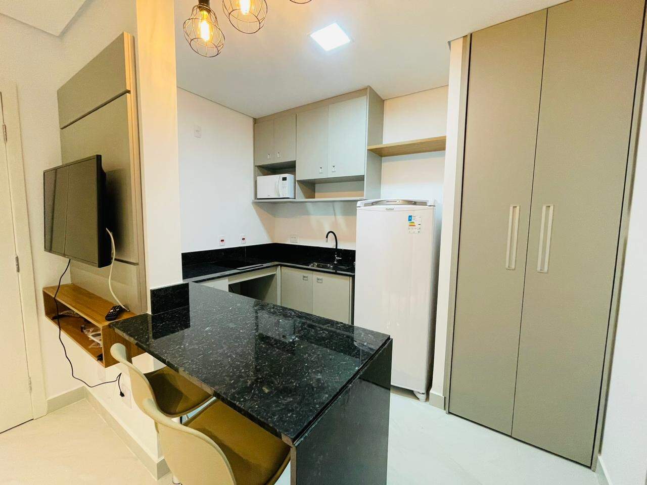 Flat para aluguel no Estoril: 