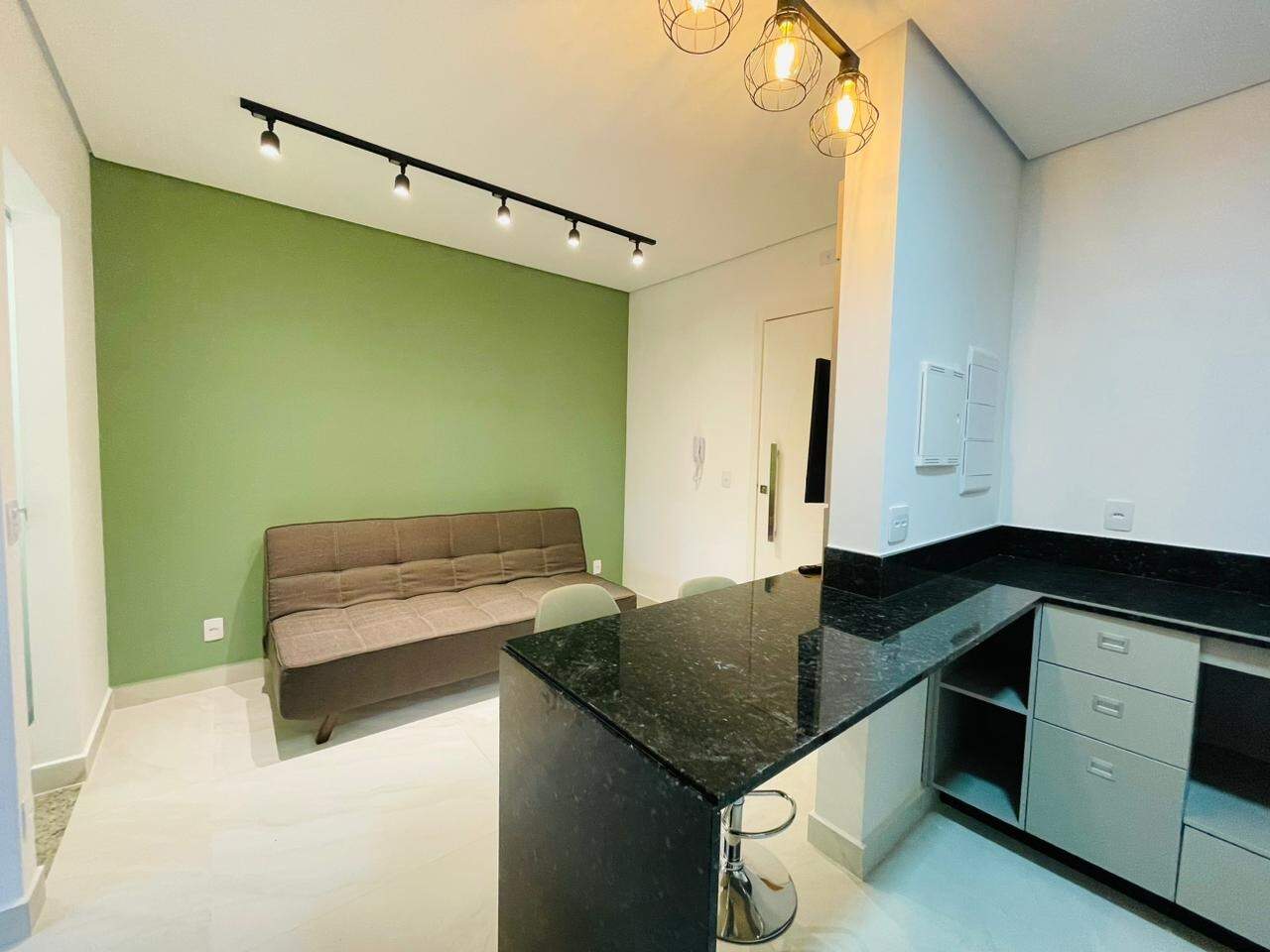 Flat para aluguel no Estoril: 