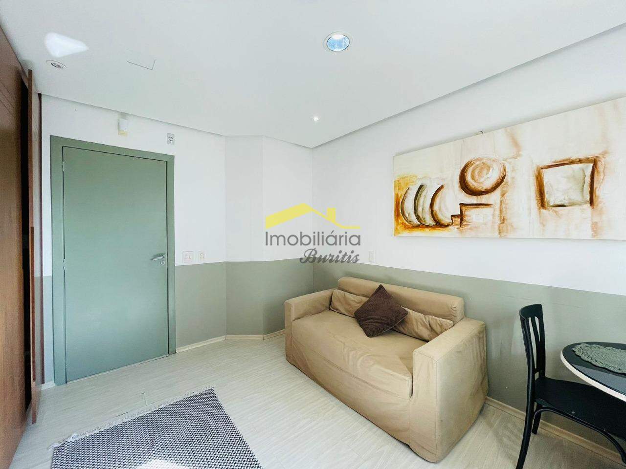 Flat para aluguel no Estoril: 