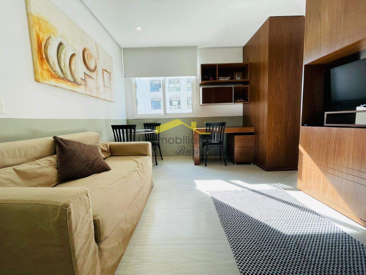 Flat para aluguel no Estoril: 