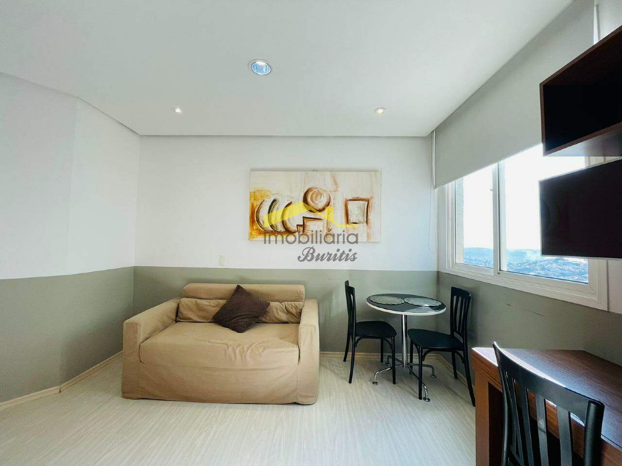 Flat para aluguel no Estoril: 