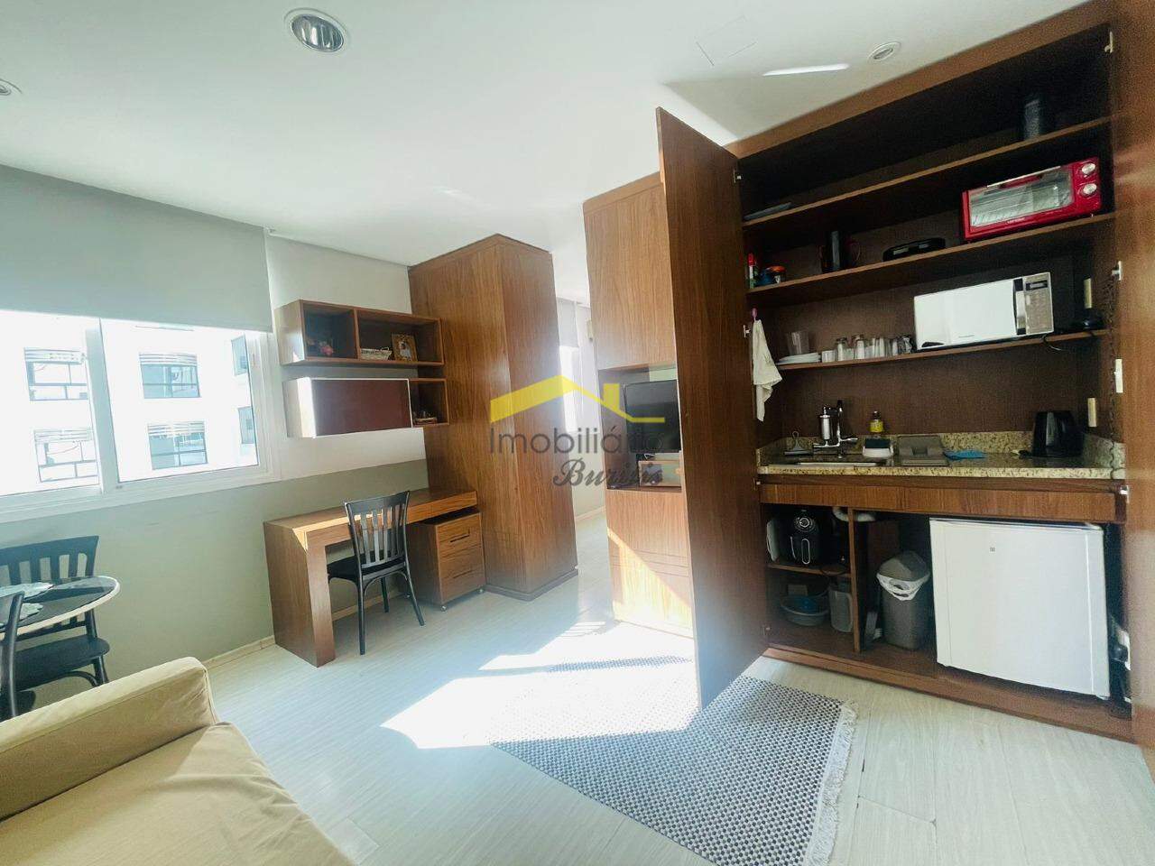 Flat para aluguel no Estoril: 