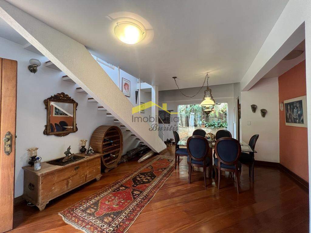 Casa à venda no Belvedere: 