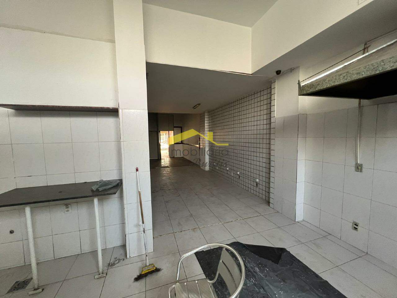 Loja para aluguel no Estoril: 