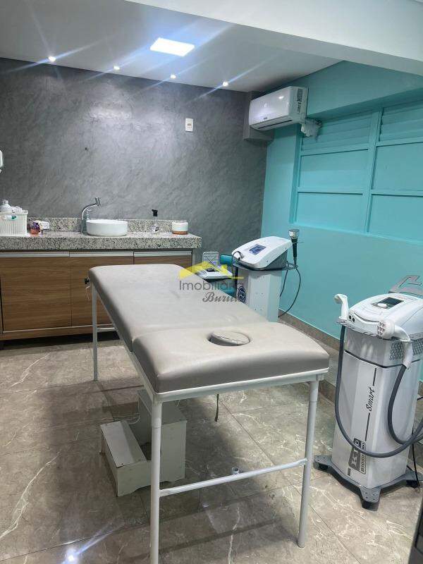 Ponto Comercial à venda no Buritis: 