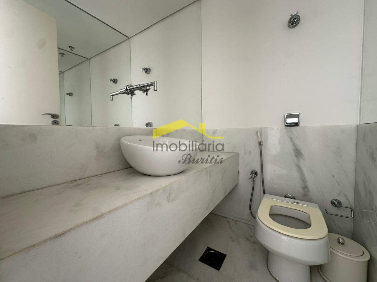 Cobertura à venda no Buritis: 