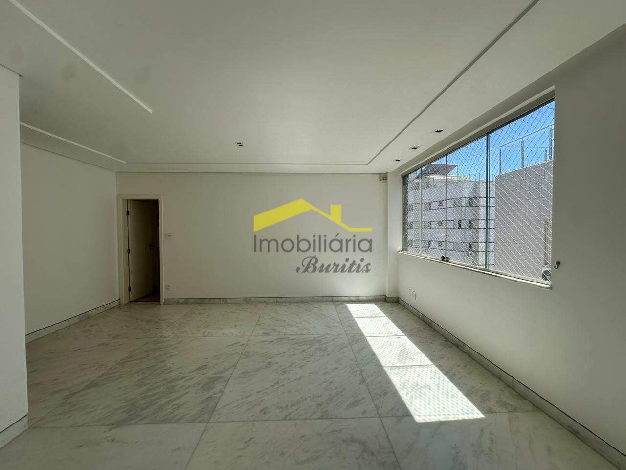 Cobertura à venda no Buritis: 