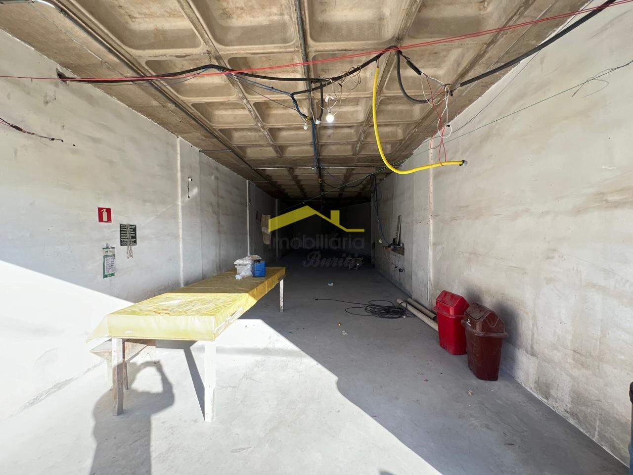 Loja para aluguel no Estoril: 