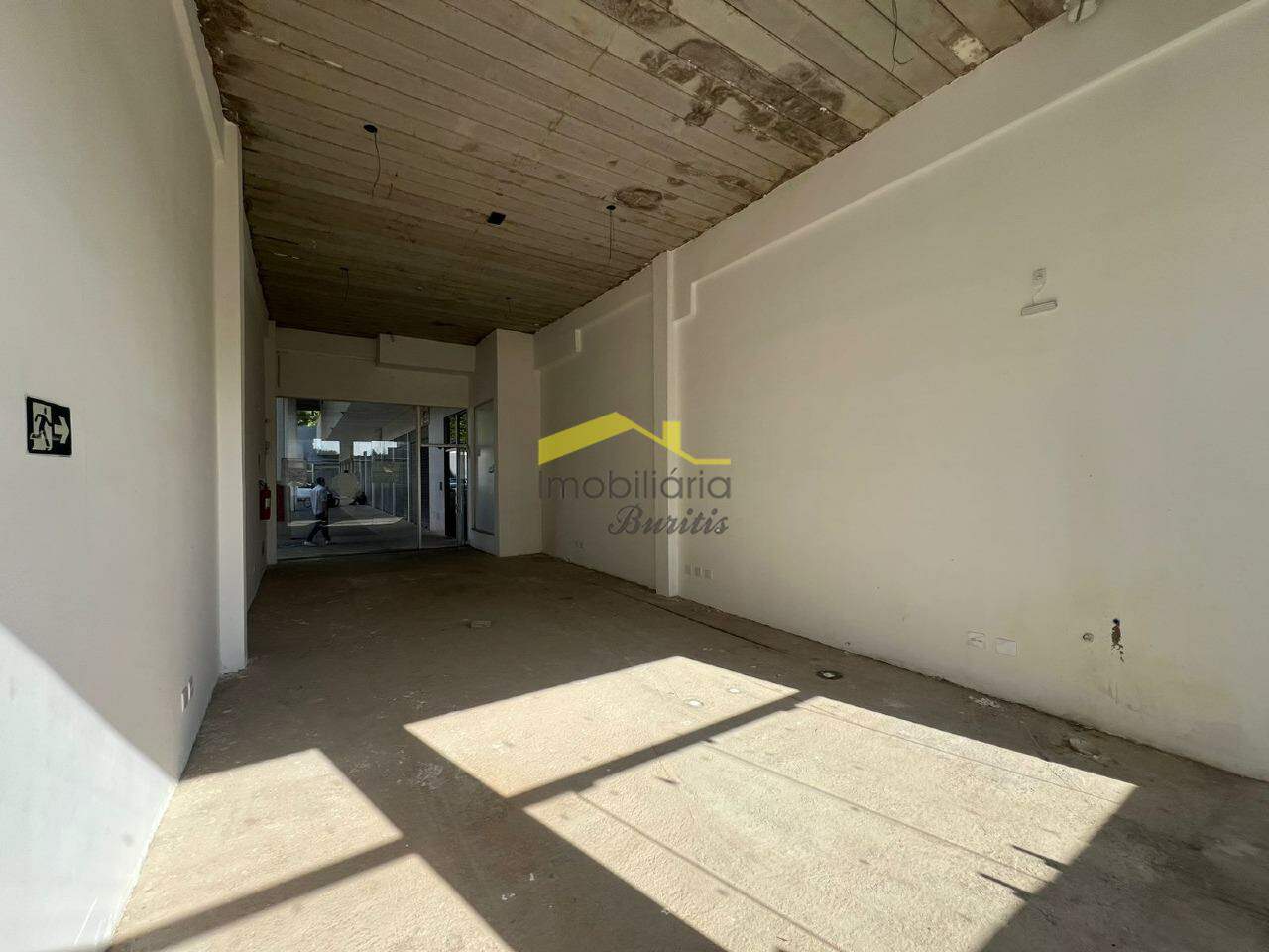 Loja para aluguel no Estoril: 