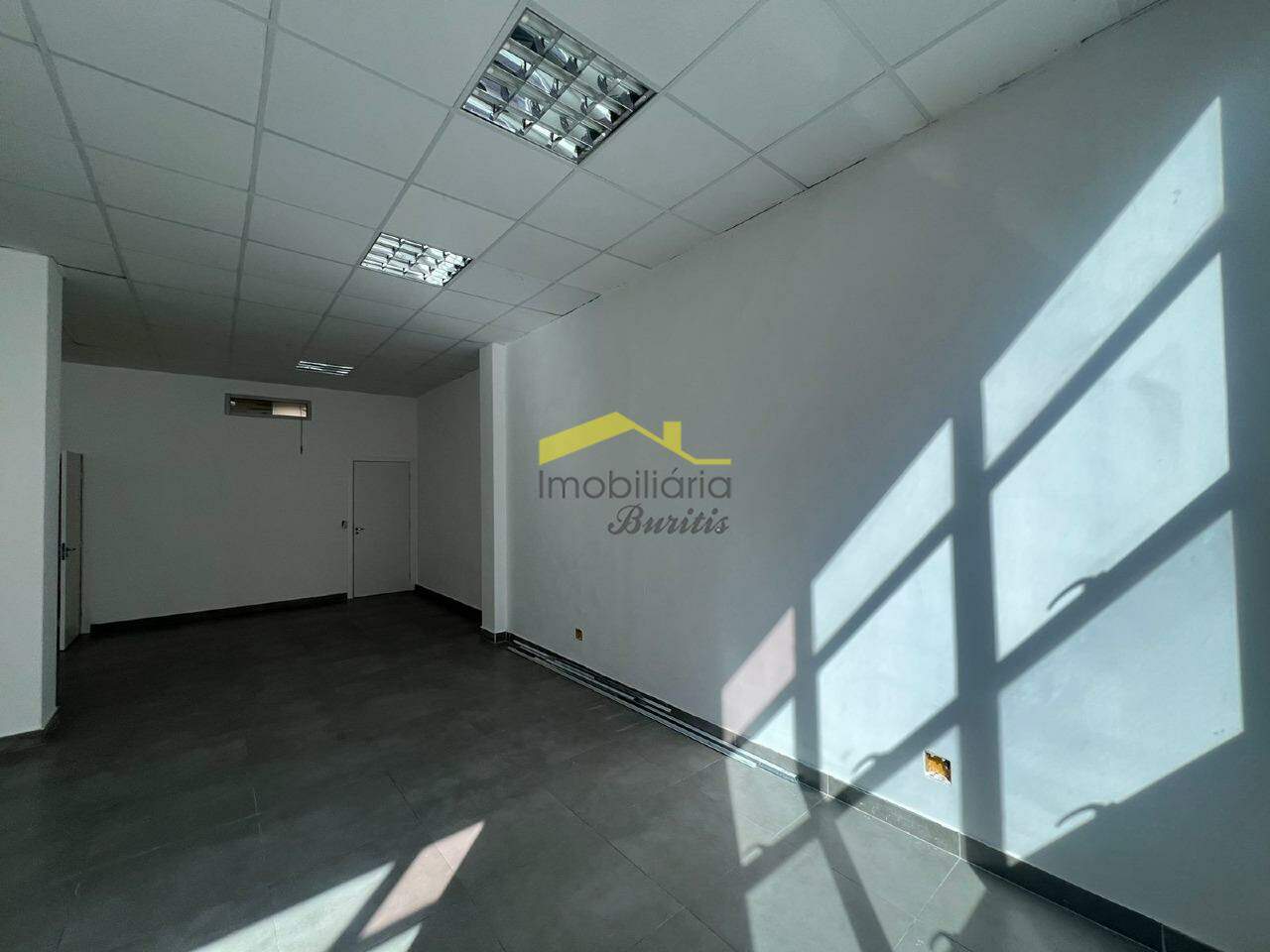 Sala para aluguel no Buritis: 