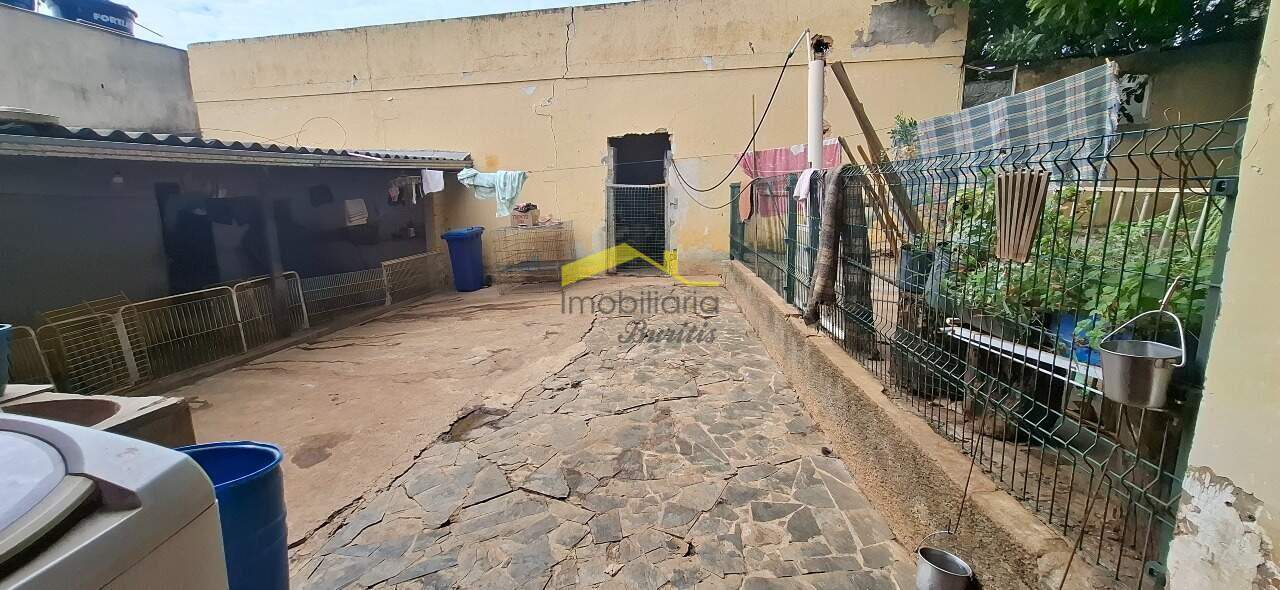 Lote à venda no Cinqüentenário: 