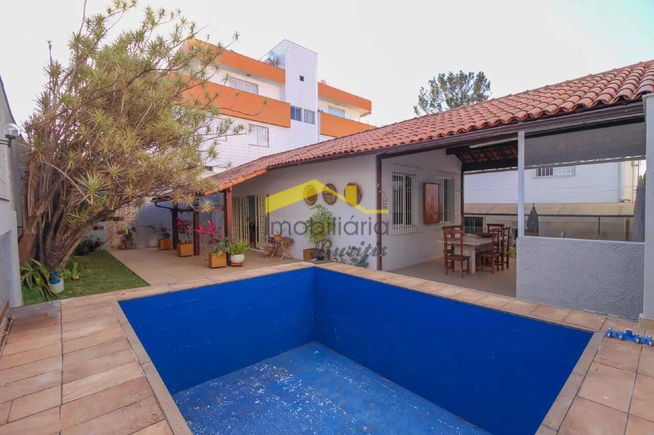 Casa à venda no Buritis: 