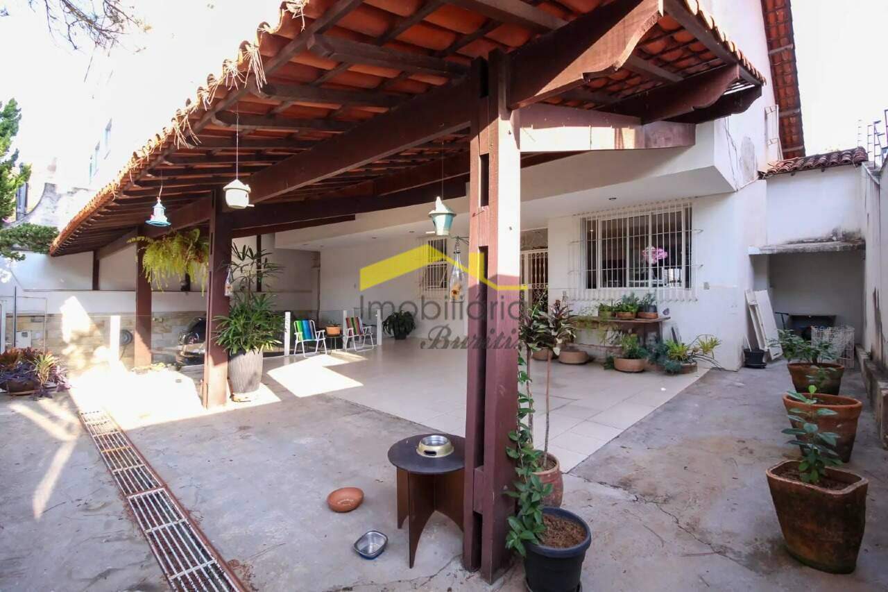 Casa à venda no Buritis: 