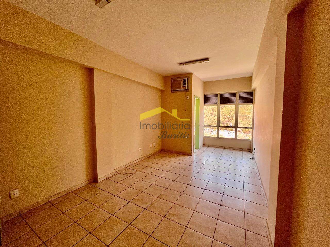 Sala à venda no Santa Lúcia: 