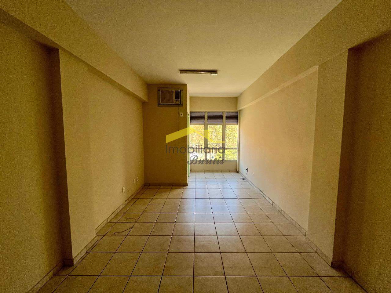 Sala à venda no Santa Lúcia: 