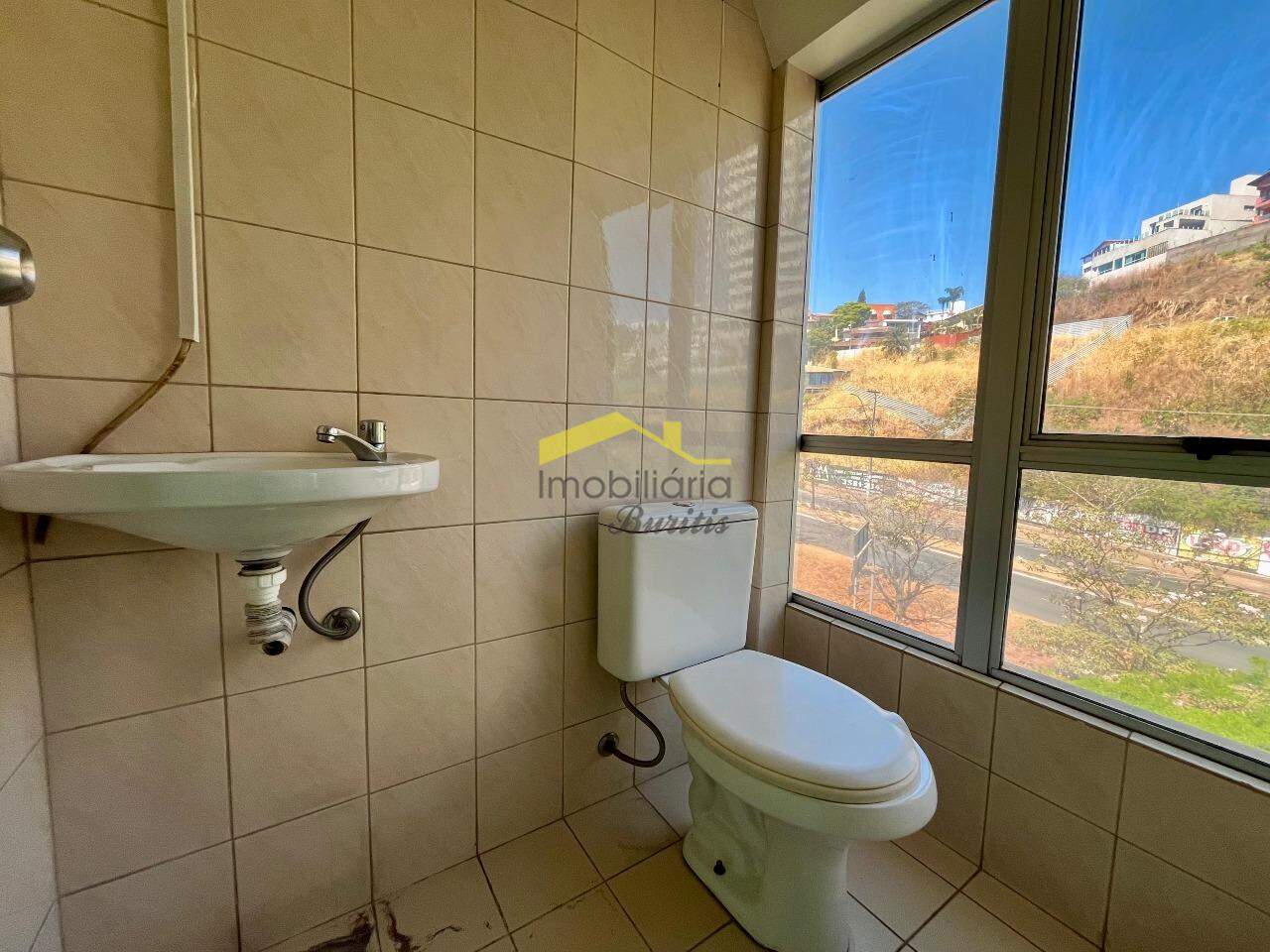 Sala à venda no Santa Lúcia: 