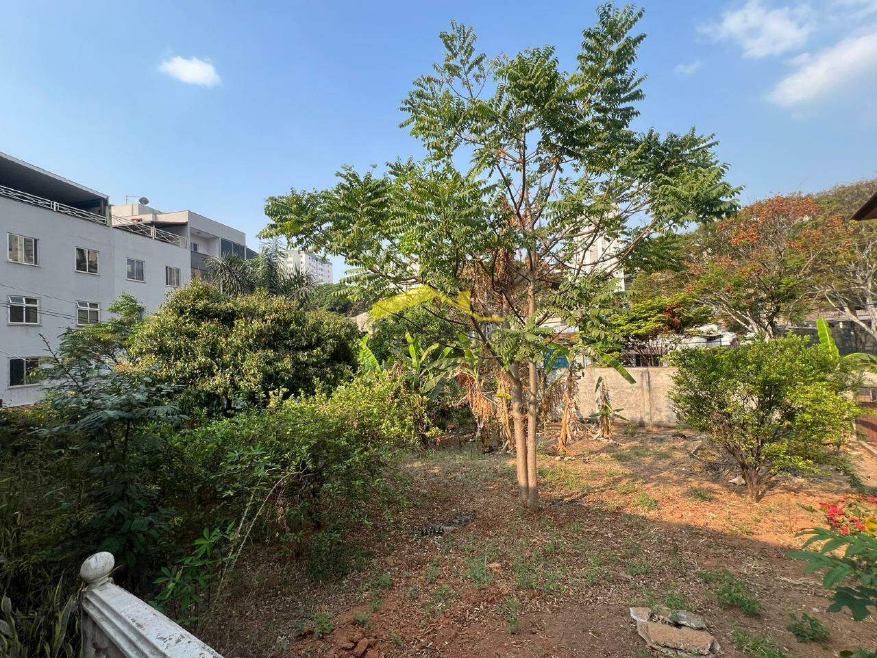 Lote à venda no Cinqüentenário: 