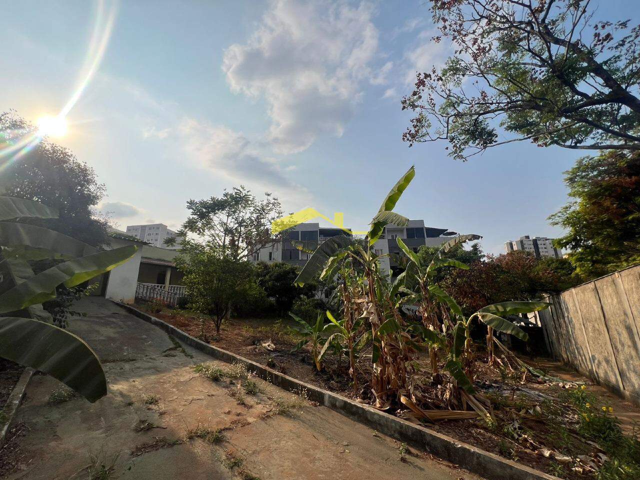 Lote à venda no Cinqüentenário: 