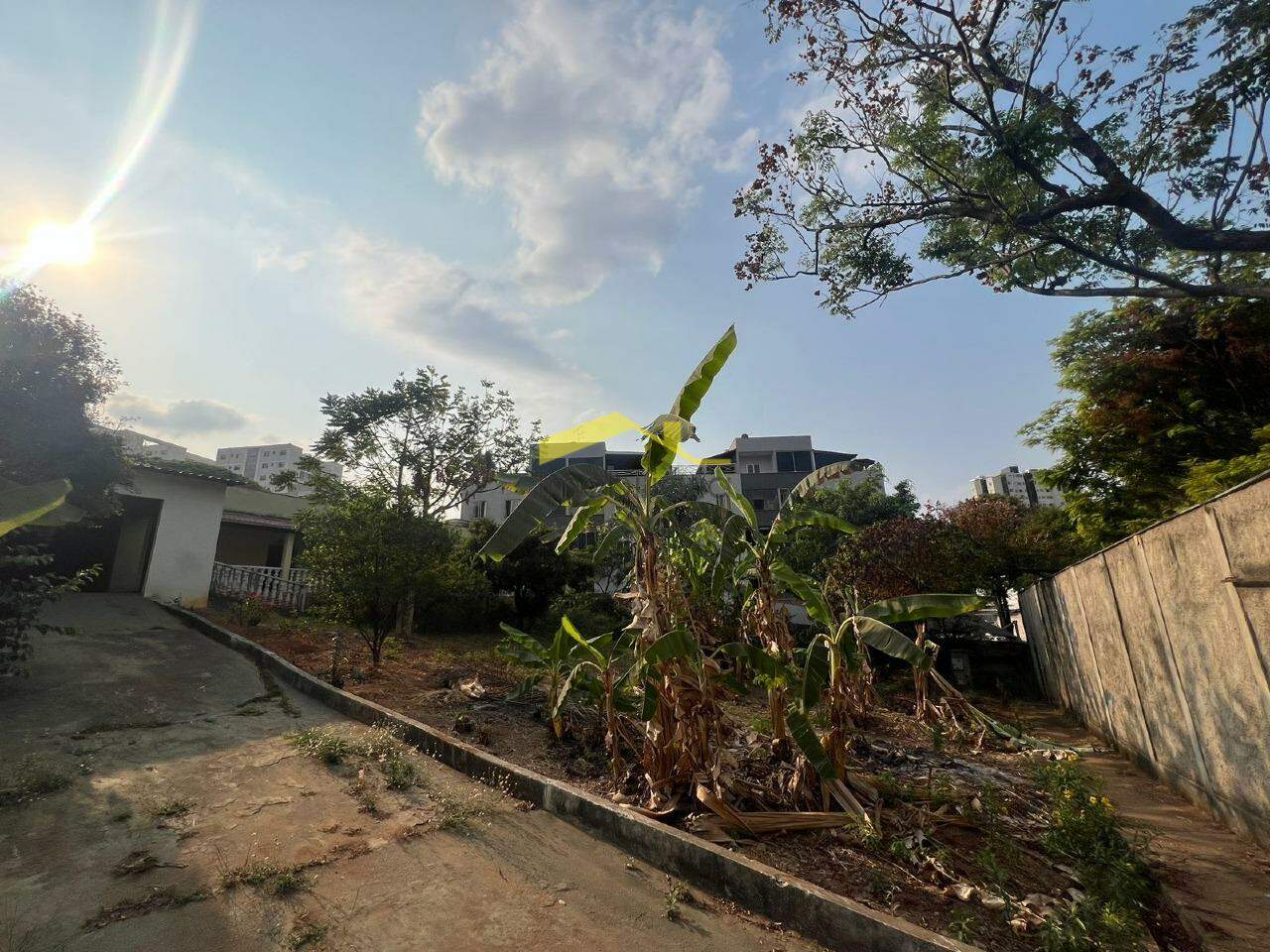 Lote à venda no Cinqüentenário: 