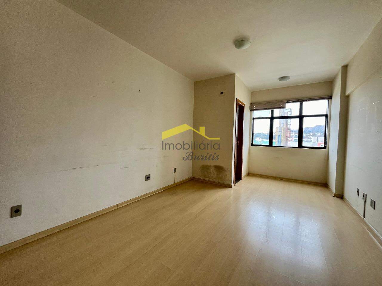 Sala para aluguel no Estoril: 