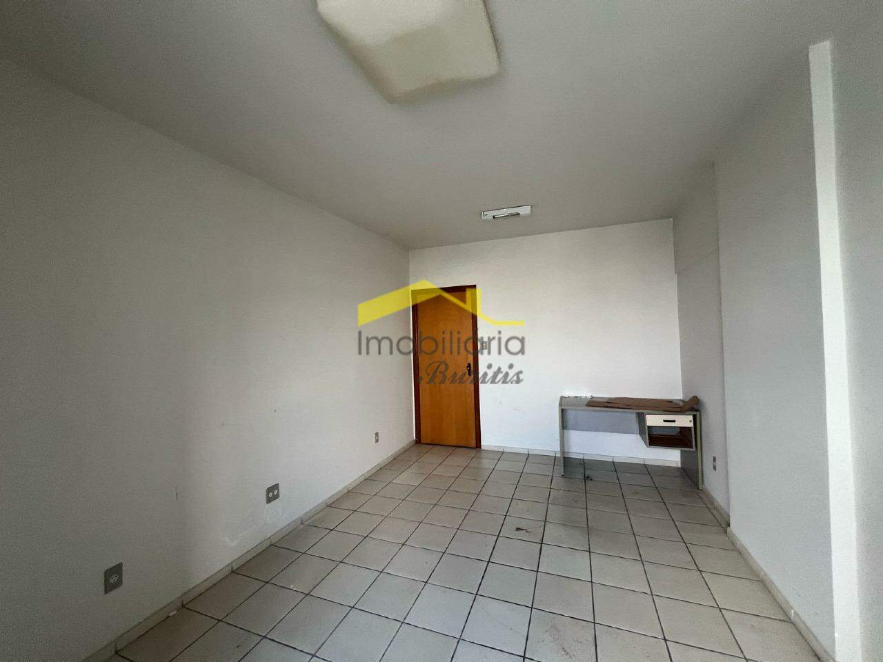 Sala para aluguel no Estoril: 