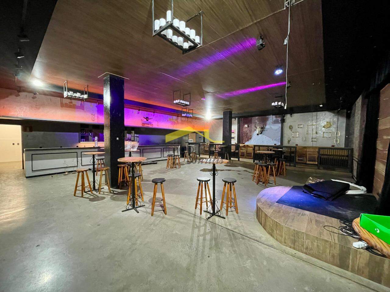 Loja para aluguel no Estoril: 