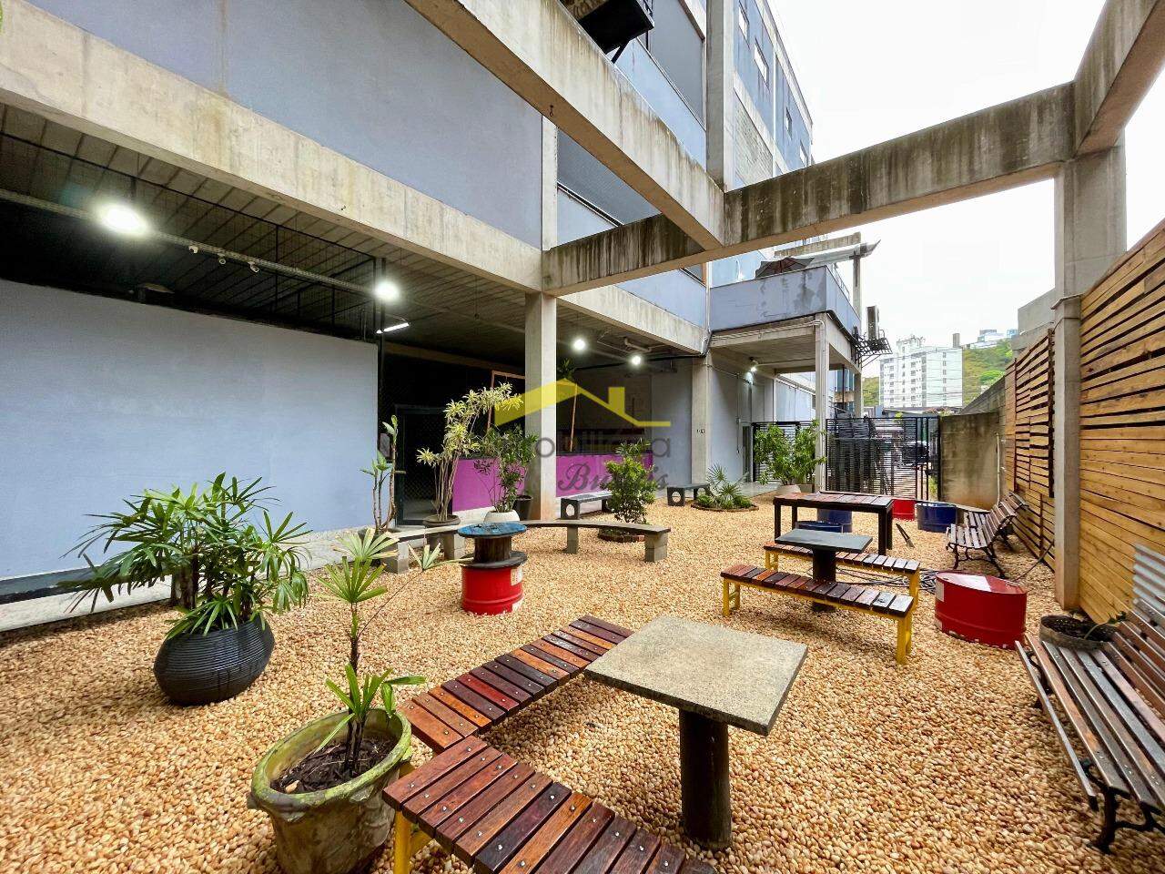 Loja para aluguel no Estoril: 