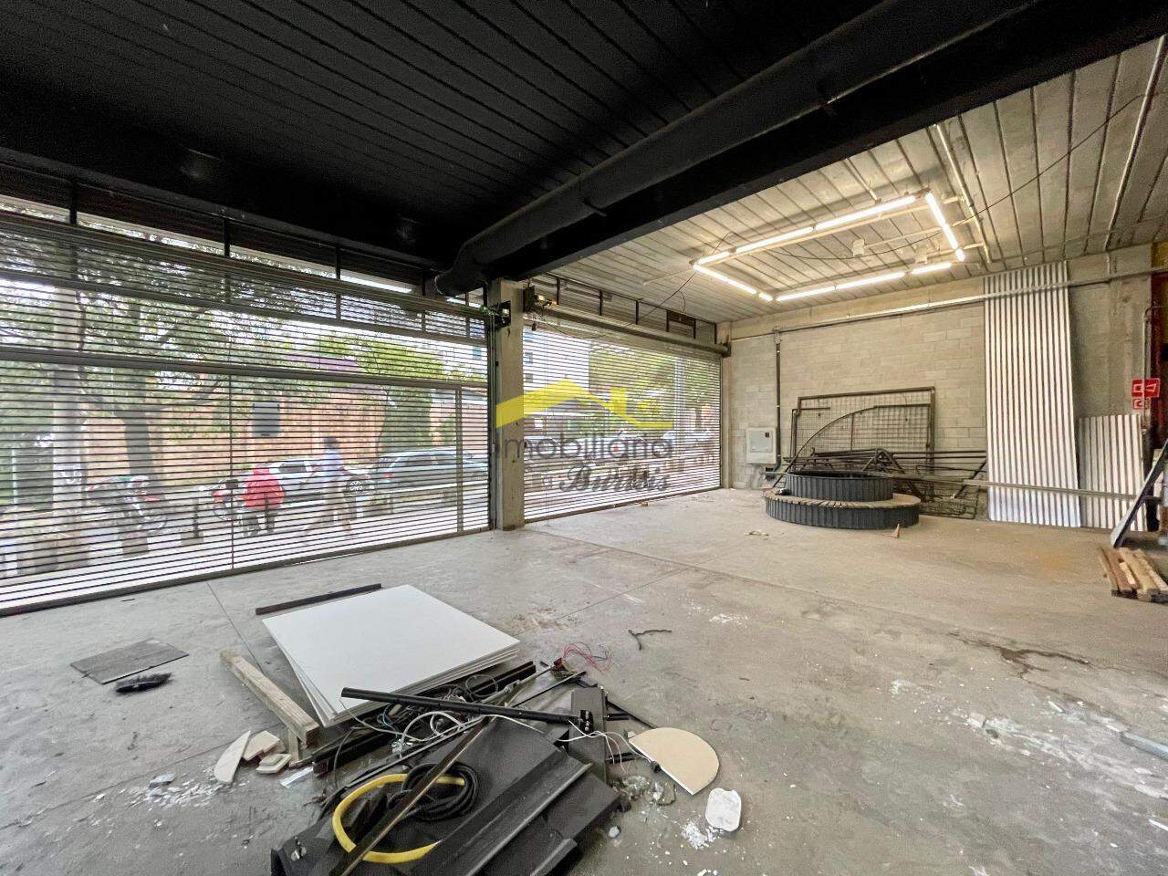 Loja para aluguel no Estoril: 