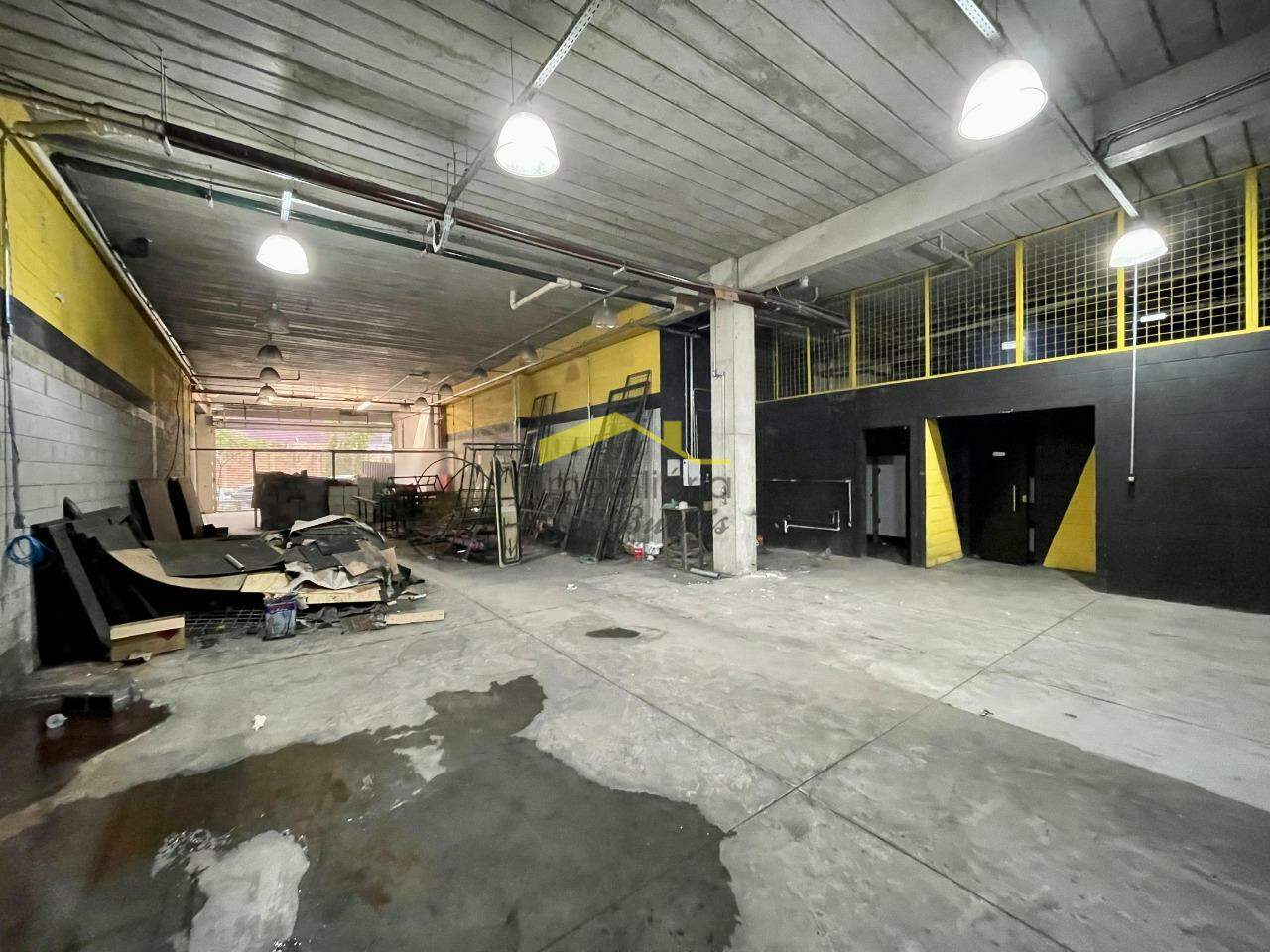 Loja para aluguel no Estoril: 