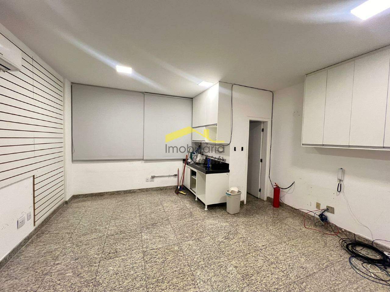 Sala para aluguel no Estoril: 