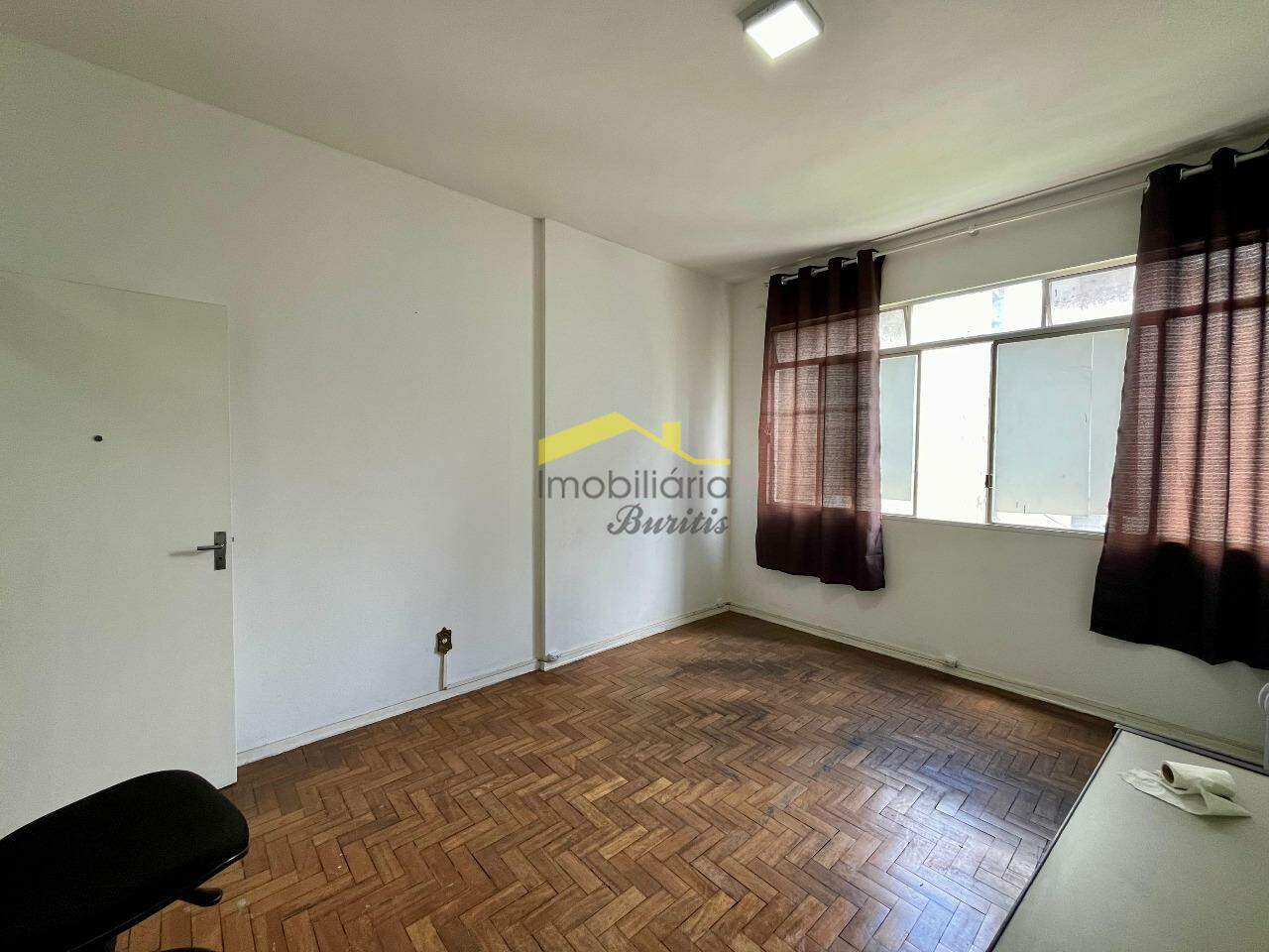 Sala para aluguel no Centro: 