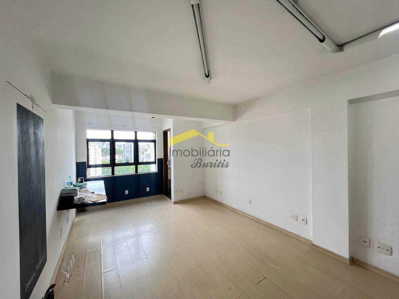 Sala à venda no Barro Preto: 