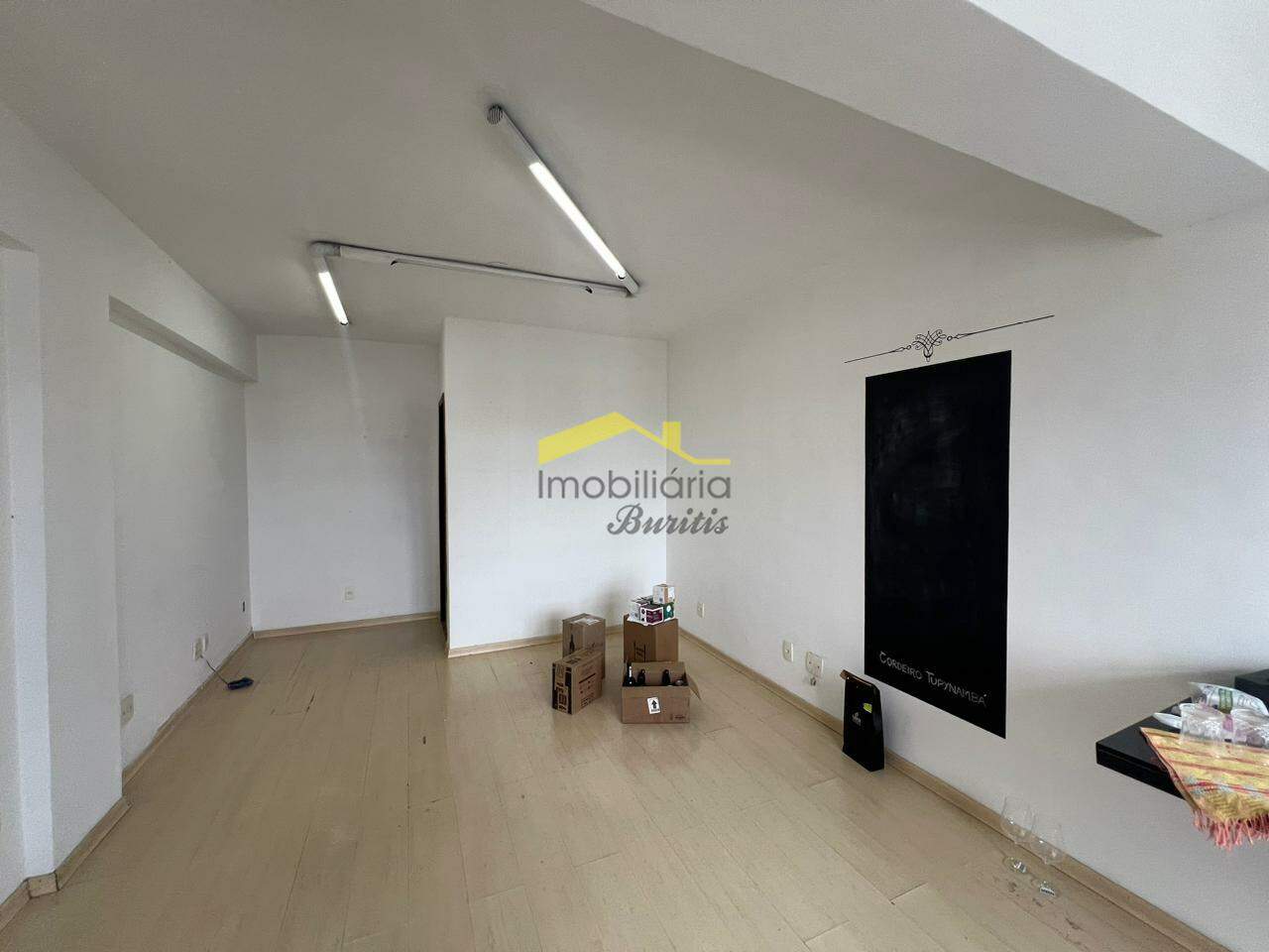 Sala à venda no Barro Preto: 